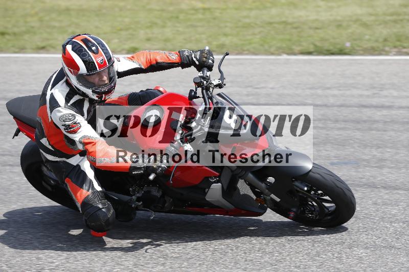 /27 12.06.2025 Ducati Schweiz Trackday Warmup  ADR/gelb-jeaune/8